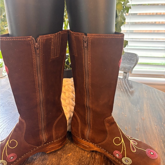 Embroidered Brown Suede Clog Boots - Picture 8 of 8